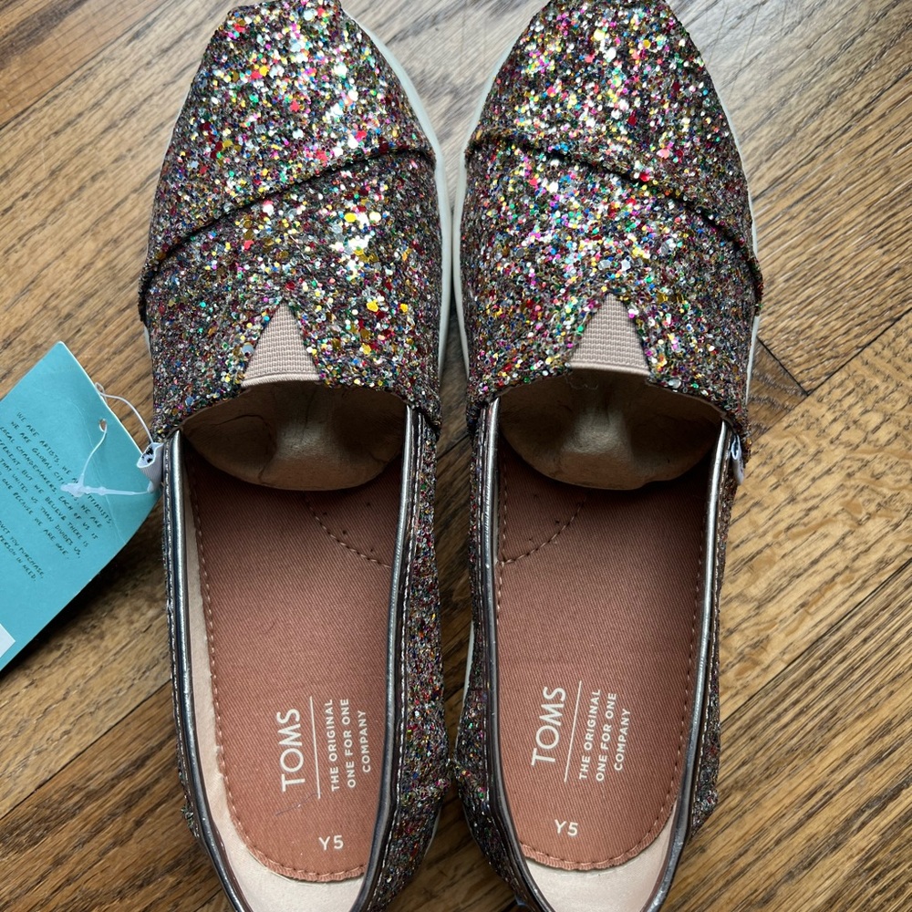 TOMS Girl’s Sparkling Multicolor slide on.